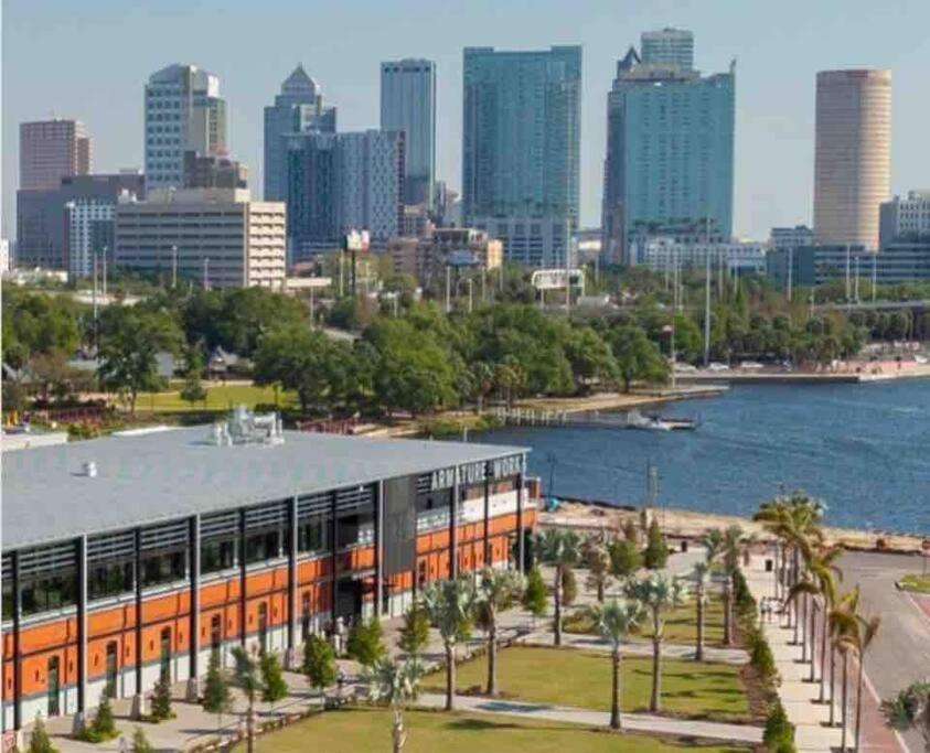 Chic Bungalow Apartment Steps From Armature Works & Downtown Riverwalk Tampa Exterior foto